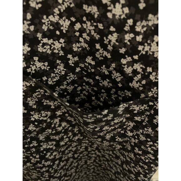 Lands End Black And White Floral XLT Pocket Tshirt - Picture 3 of 8